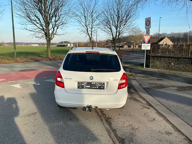 2014 skoda fabia break stationwagen personenauto - afbeelding 10 van  12