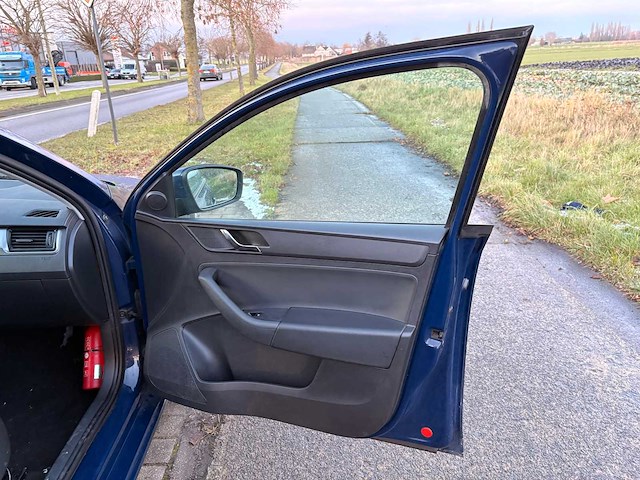 2014 skoda rapid personenauto - afbeelding 17 van  37