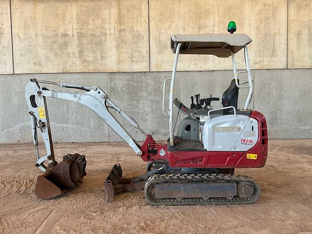 2014 takeuchi tb216 minigraafmachine - afbeelding 1 van  17