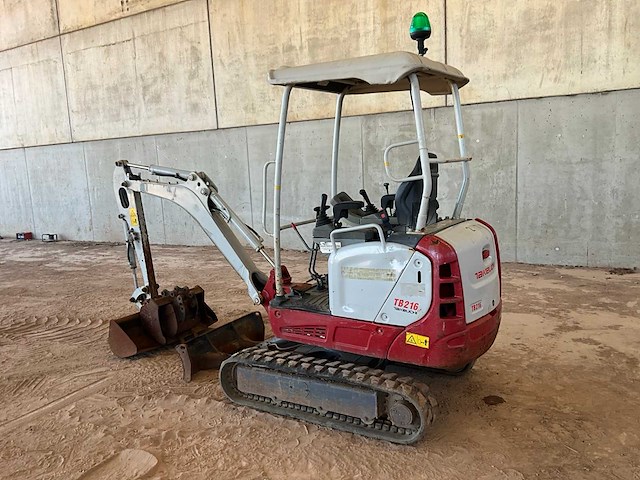 2014 takeuchi tb216 minigraafmachine - afbeelding 16 van  17