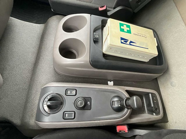 2015 daf lf 220fa euro 6 - hydraulische laadklep - airco - afbeelding 37 van  48