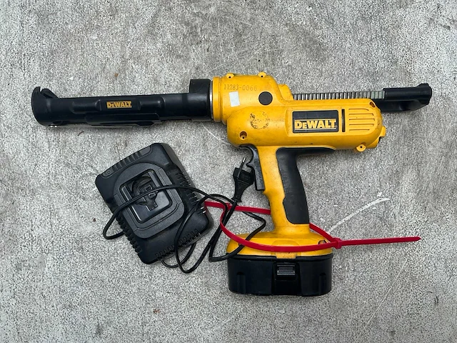2015 dewalt dc547 kitspuit accu 18v - afbeelding 1 van  5