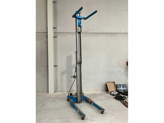 2015 giant-move equipment me-r35/a01654 materiaallift - afbeelding 9 van  9