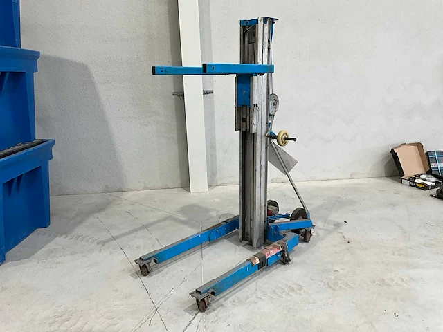 2015 giant-move equipment me-r35/a01654 materiaallift - afbeelding 1 van  9
