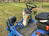 2015 iseki sfh240 diesel frontmaaier met opvangbak - afbeelding 3 van  22