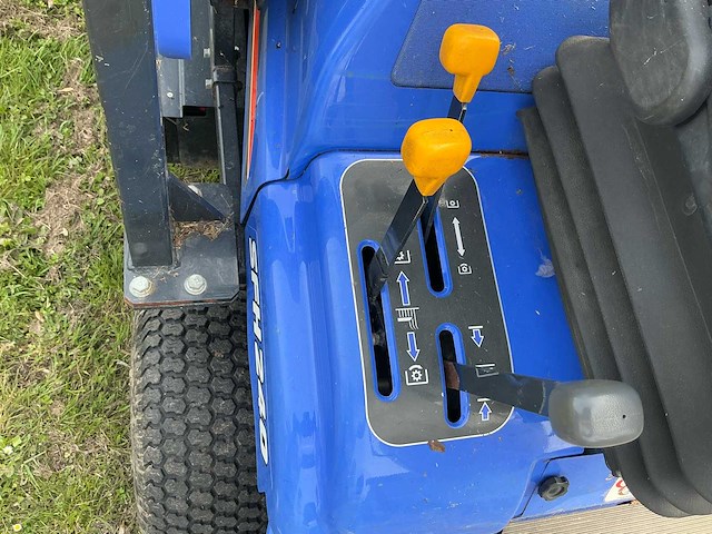 2015 iseki sfh240 diesel frontmaaier met opvangbak - afbeelding 6 van  22