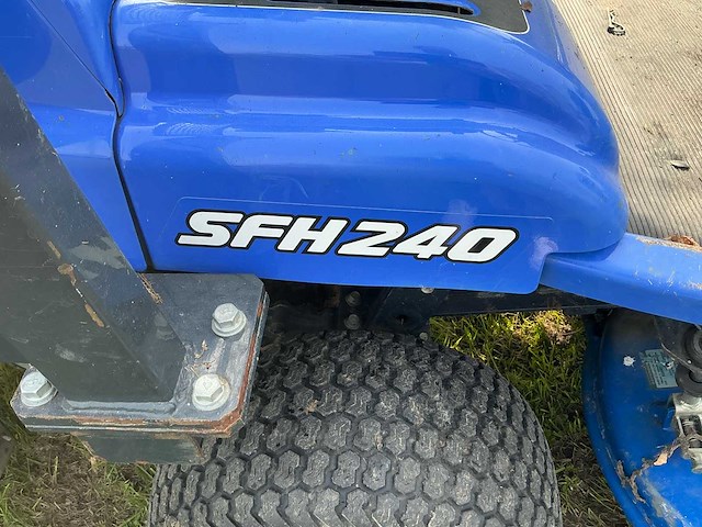 2015 iseki sfh240 diesel frontmaaier met opvangbak - afbeelding 17 van  22