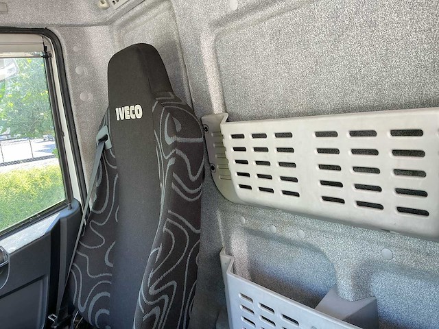 2015 iveco 190l vrachtwagen - afbeelding 33 van  48