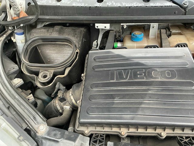 2015 iveco 35s14n bestelwagen - afbeelding 16 van  29