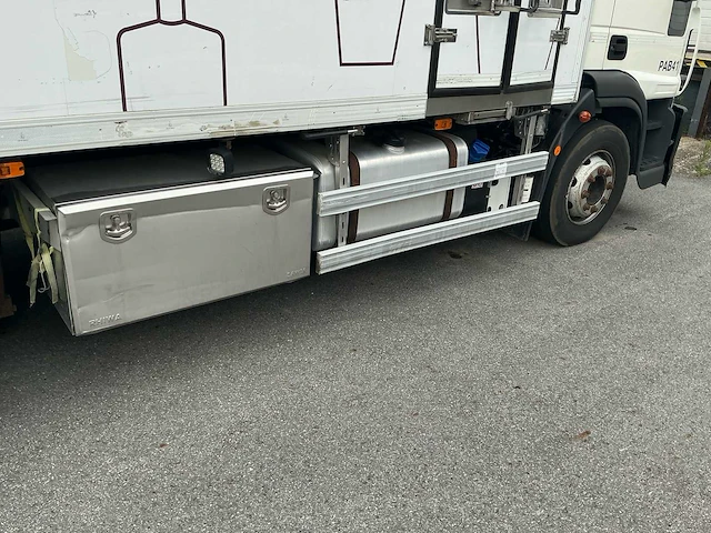 2015 iveco eurocargo koelopbouw en laadklep vrachtwagen - afbeelding 21 van  44