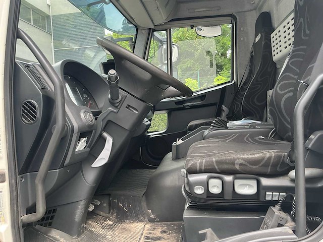 2015 iveco eurocargo koelopbouw en laadklep vrachtwagen - afbeelding 40 van  44