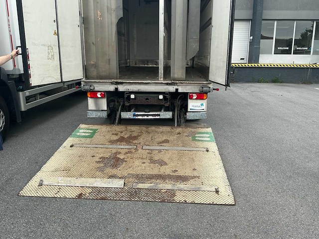 2015 iveco eurocargo koelopbouw en laadklep vrachtwagen - afbeelding 7 van  12