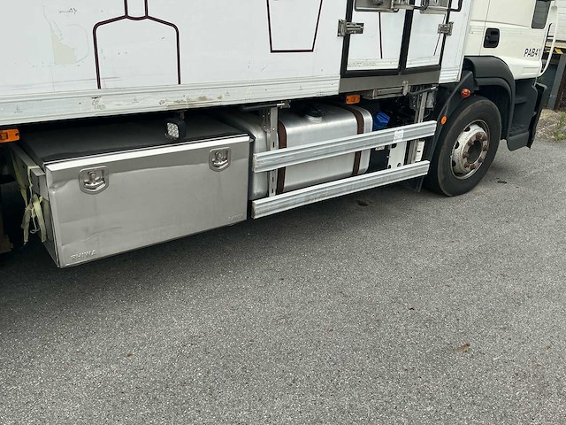 2015 iveco eurocargo koelopbouw en laadklep vrachtwagen - afbeelding 21 van  44