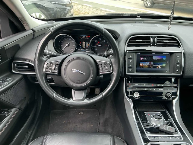 2015 jaguar xe 20d sport personenauto - afbeelding 7 van  43