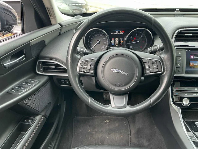2015 jaguar xe 20d sport personenauto - afbeelding 8 van  43
