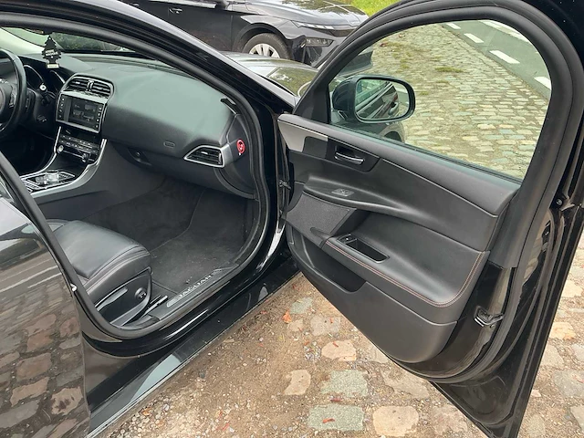 2015 jaguar xe 20d sport personenauto - afbeelding 30 van  43