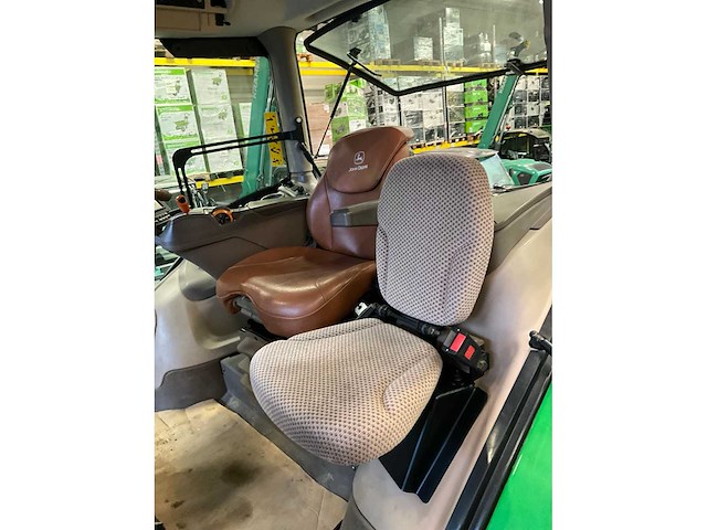 2015 john deere 6215r vierwielaangedreven landbouwtractor - afbeelding 14 van  28