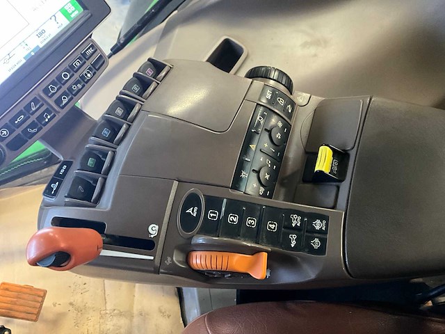 2015 john deere 6215r vierwielaangedreven landbouwtractor - afbeelding 17 van  28