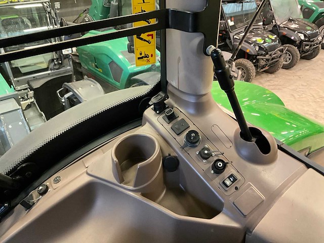 2015 john deere 6215r vierwielaangedreven landbouwtractor - afbeelding 18 van  28