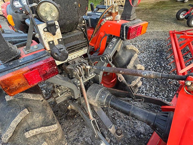 2015 kubota b2420 minitractor + werktuigen - afbeelding 18 van  22