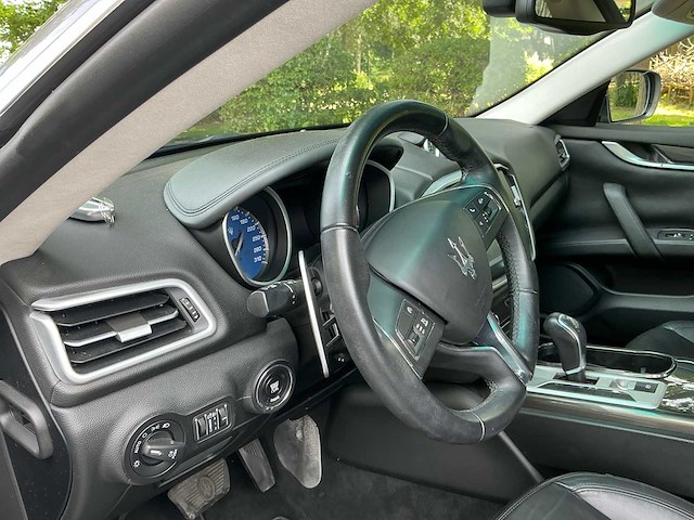 2015 maserati ghibli personenauto - afbeelding 17 van  37