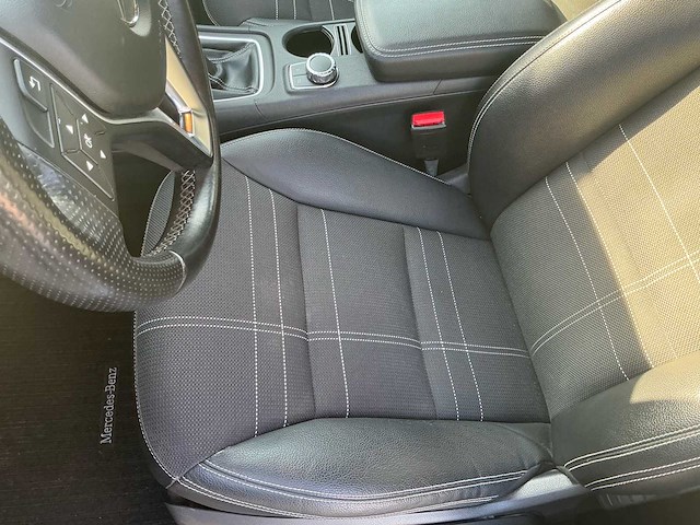 2015 mercedes a180 hatchback personenauto - afbeelding 3 van  35