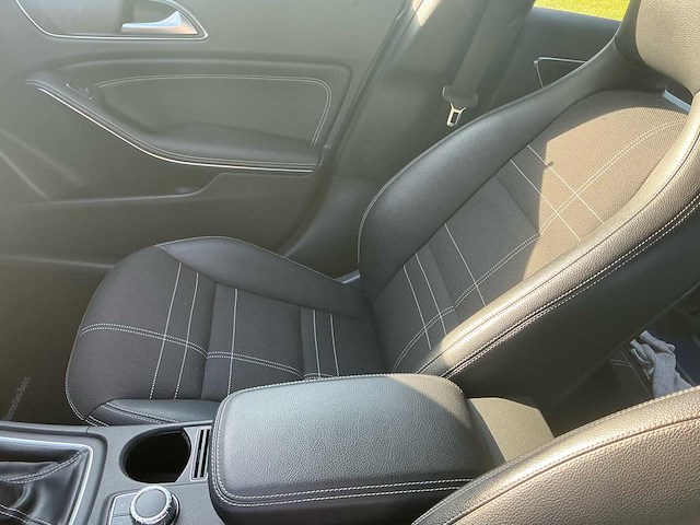 2015 mercedes a180 hatchback personenauto - afbeelding 8 van  35