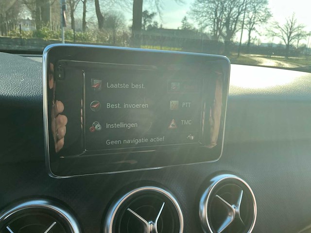 2015 mercedes a180 hatchback personenauto - afbeelding 10 van  35