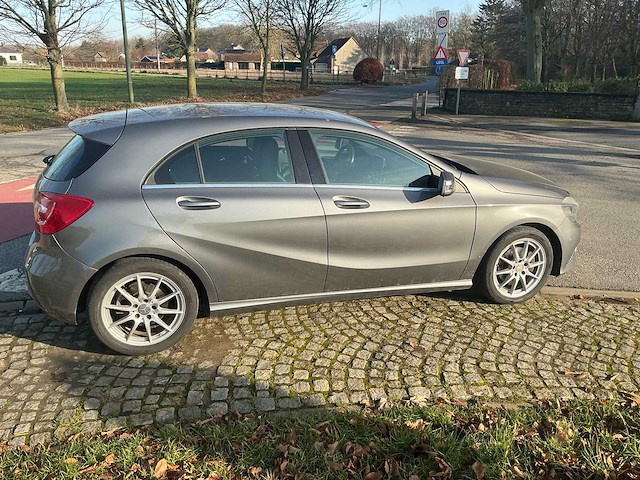 2015 mercedes a180 hatchback personenauto - afbeelding 29 van  35