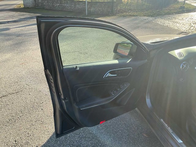 2015 mercedes a180 hatchback personenauto - afbeelding 2 van  30