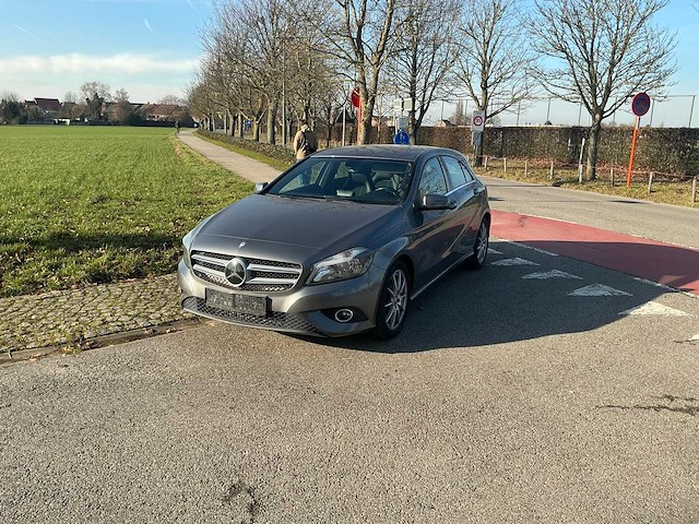 2015 mercedes a180 hatchback personenauto - afbeelding 1 van  30
