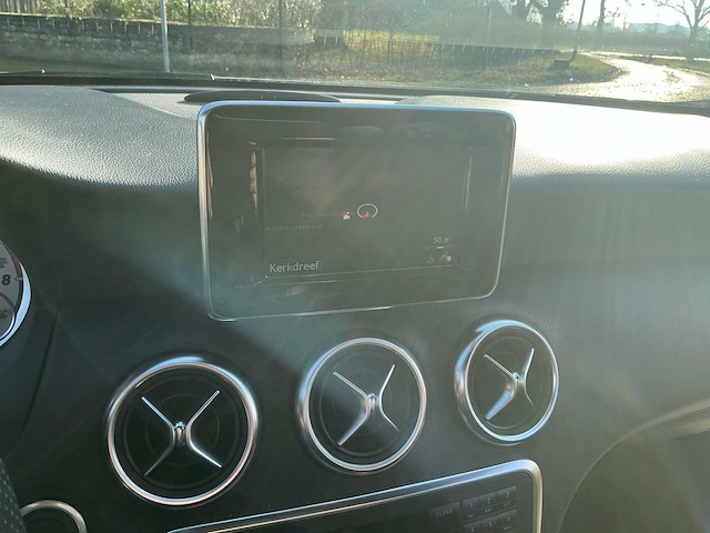 2015 mercedes a180 hatchback personenauto - afbeelding 12 van  30