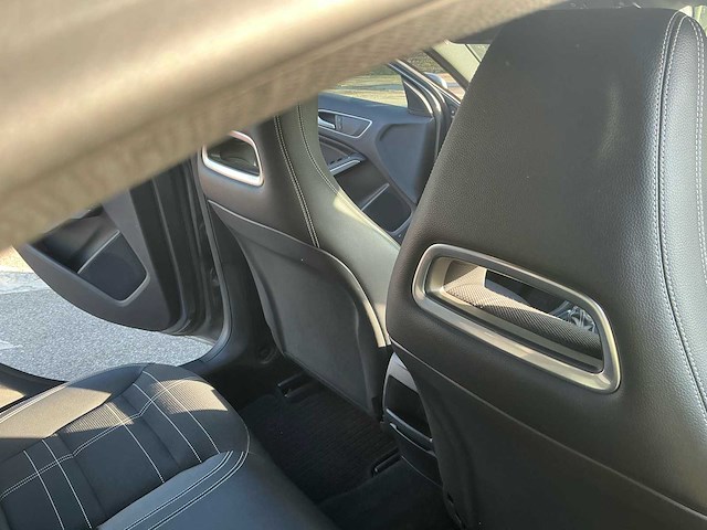 2015 mercedes a180 hatchback personenauto - afbeelding 14 van  30