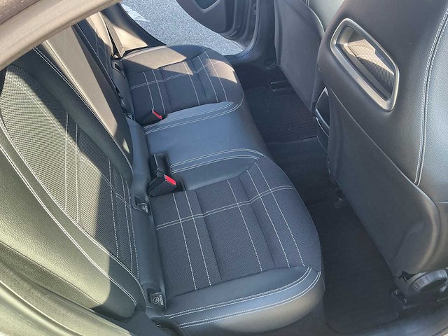 2015 mercedes a180 hatchback personenauto - afbeelding 15 van  30