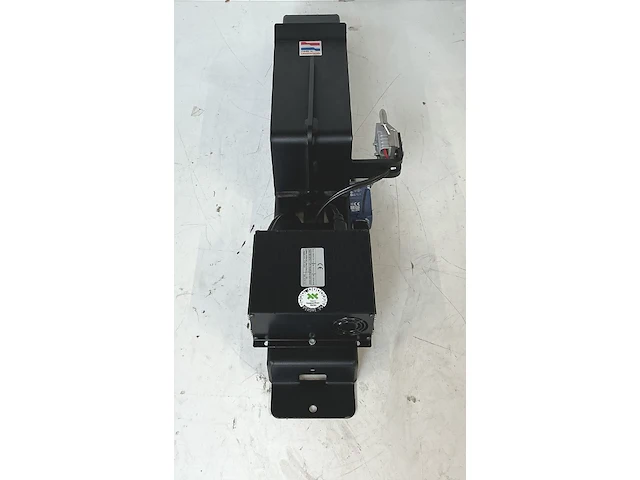 2015 movexx opt0015 wandlaadstation (24v/4a) voor agm-accu’s – ongebruikt - afbeelding 2 van  8