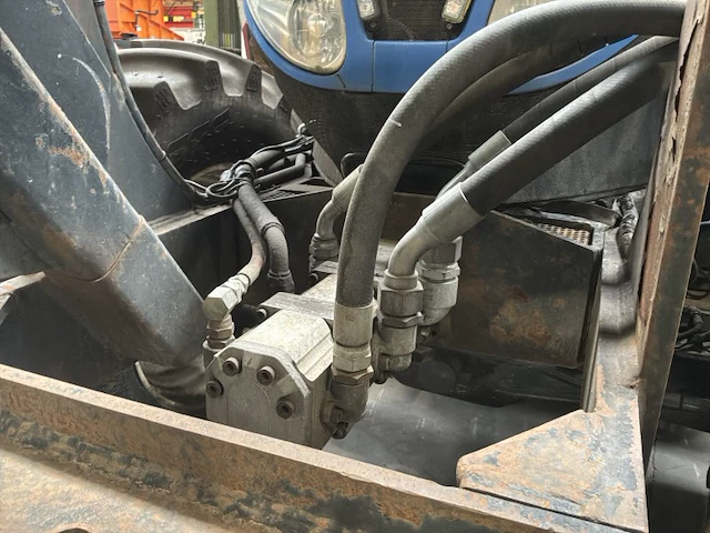 2015 new holland t7.220 4wd sa vierwielaangedreven tractor met armmaaier - afbeelding 7 van  40