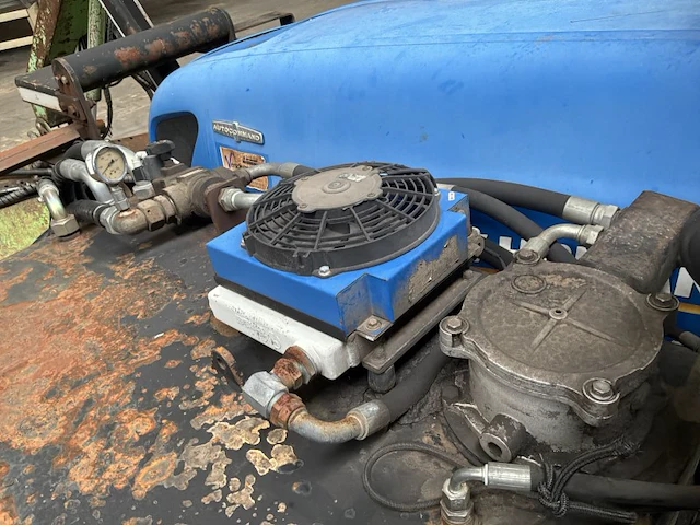 2015 new holland t7.220 4wd sa vierwielaangedreven tractor met armmaaier - afbeelding 8 van  40