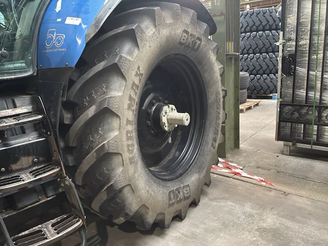 2015 new holland t7.220 4wd sa vierwielaangedreven tractor met armmaaier - afbeelding 29 van  40