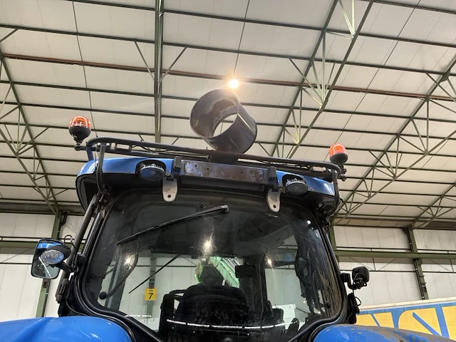 2015 new holland t7.220 4wd sa vierwielaangedreven tractor met armmaaier - afbeelding 33 van  40