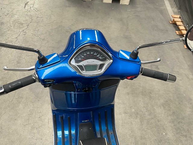2015 piaggio 125cc vespa - afbeelding 11 van  13