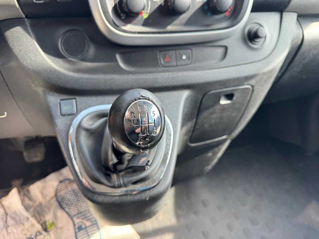 2015 renault trafic lichte vracht 5 pers - airco - trekhaak - afbeelding 38 van  39