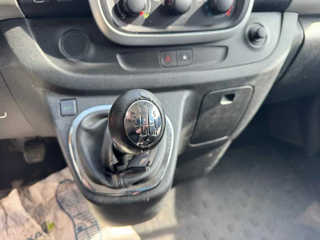2015 renault trafic lichte vracht 5 pers - airco - trekhaak - afbeelding 4 van  39