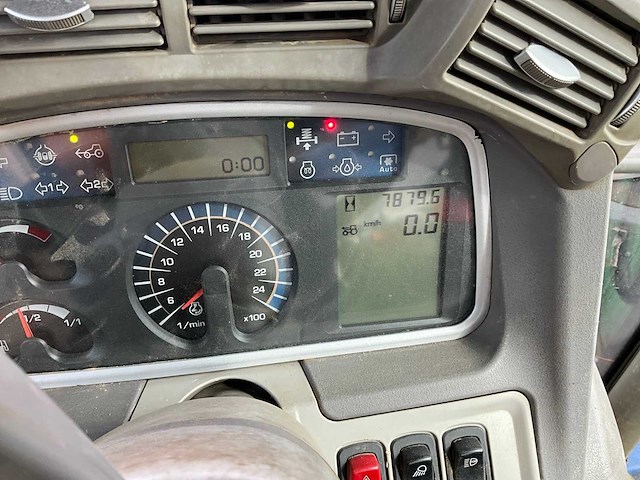 2015 vierwielaangedreven landbouwtractor - afbeelding 13 van  22