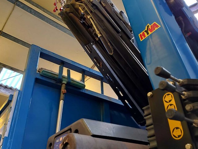 2015 volvo tridem fh 8x4 vrachtwagen - afbeelding 19 van  22