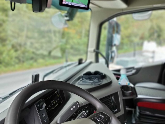 2015 volvo tridem fh 8x4 vrachtwagen - afbeelding 20 van  22