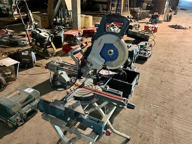 2016 bosch professional gcm8sde radiaalafkortzaagmachine - afbeelding 3 van  5