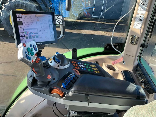 2016 fendt 724 vario vierwielaangedreven landbouwtractor - afbeelding 8 van  21