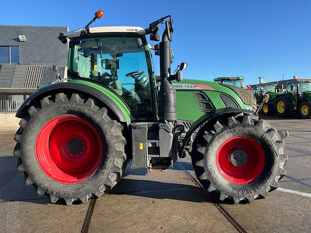 2016 fendt 724 vario vierwielaangedreven landbouwtractor - afbeelding 16 van  21