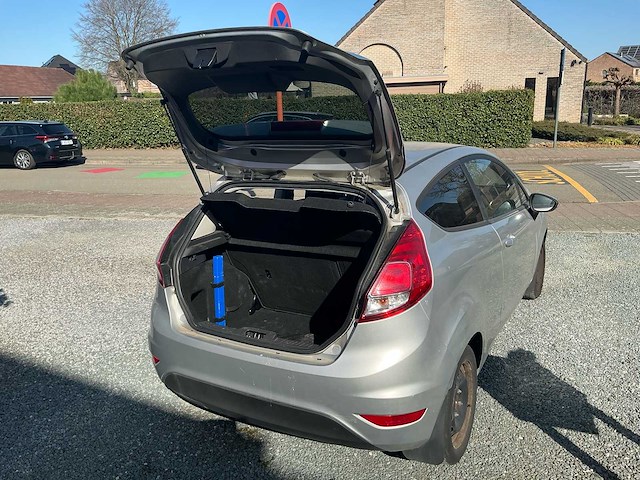 2016 ford fiesta hatchback personenauto - afbeelding 18 van  30