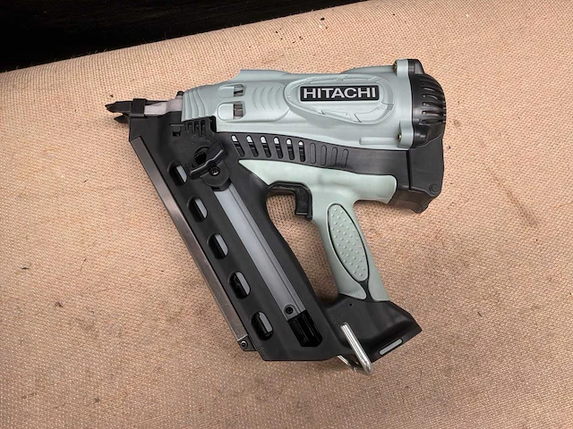 2016 hitachi nr 90gc2 gas-strayspijkerapparaat - afbeelding 1 van  5